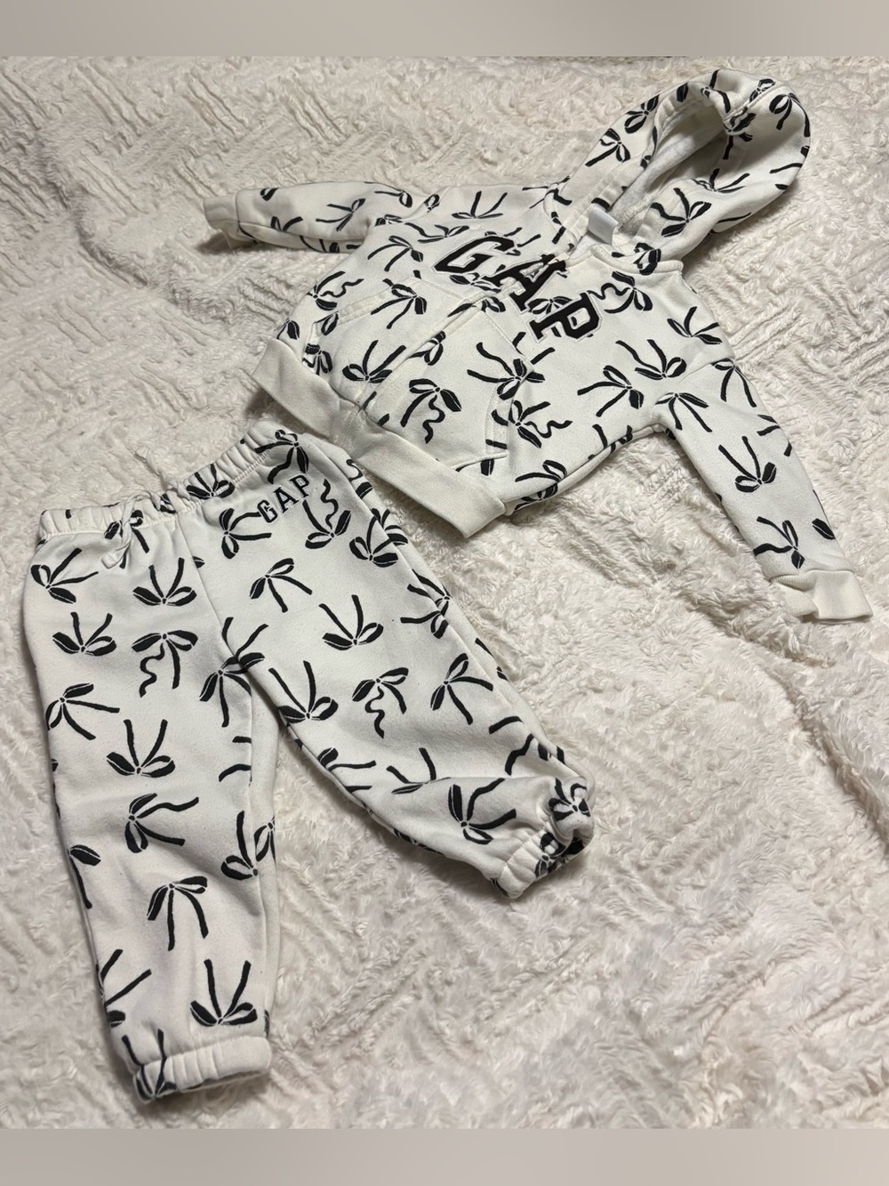 GAP White & Black 2 piece Printed bow Jogger Sweatpants Set for Kids